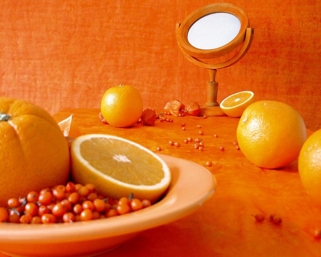 Vibrant Citrus Wallpaper: Fresh Oranges & Berries on Bright Background