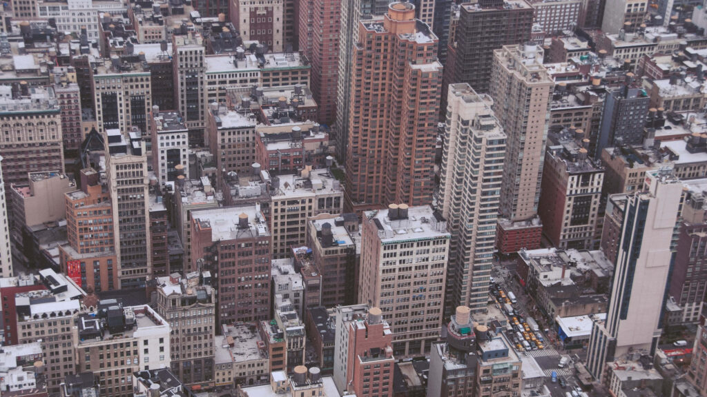 Vibrant City Life: High-Rise Urban Business District Wallpaper