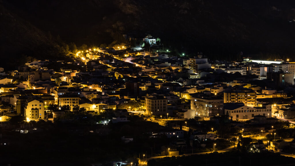 Captivating Nighttime Cityscape Wallpaper: Warm Golden Glow