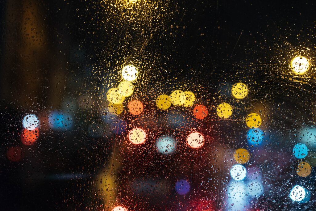Vibrant Cityscape Wallpaper: Blurred Night View with Bokeh Effect