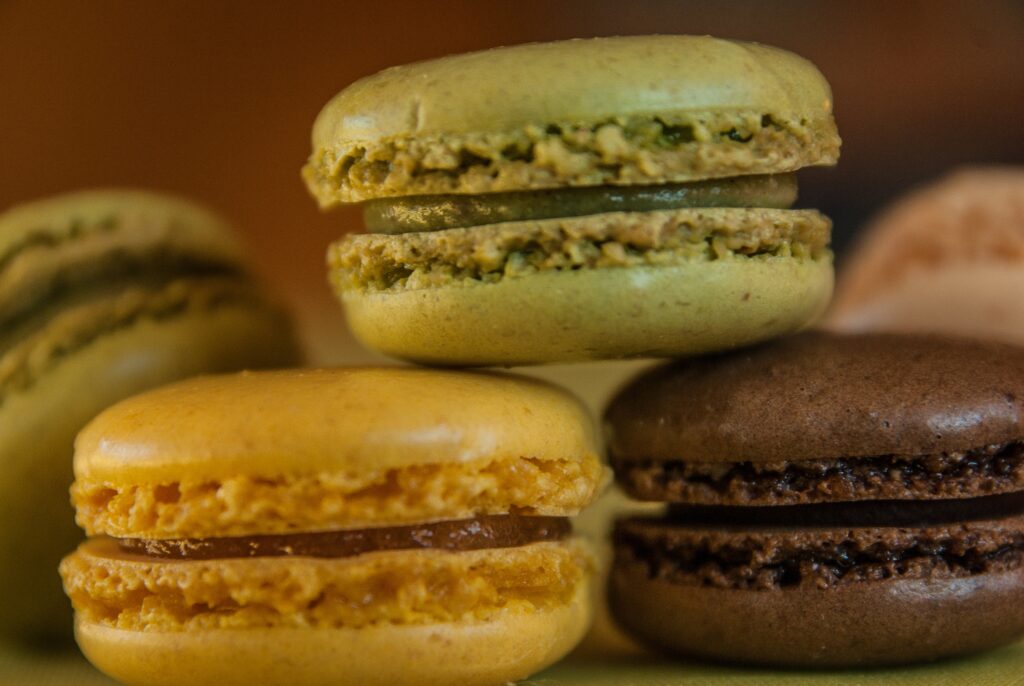 Vibrant Macarons Close-Up: Colorful Layers & Textures Wallpaper