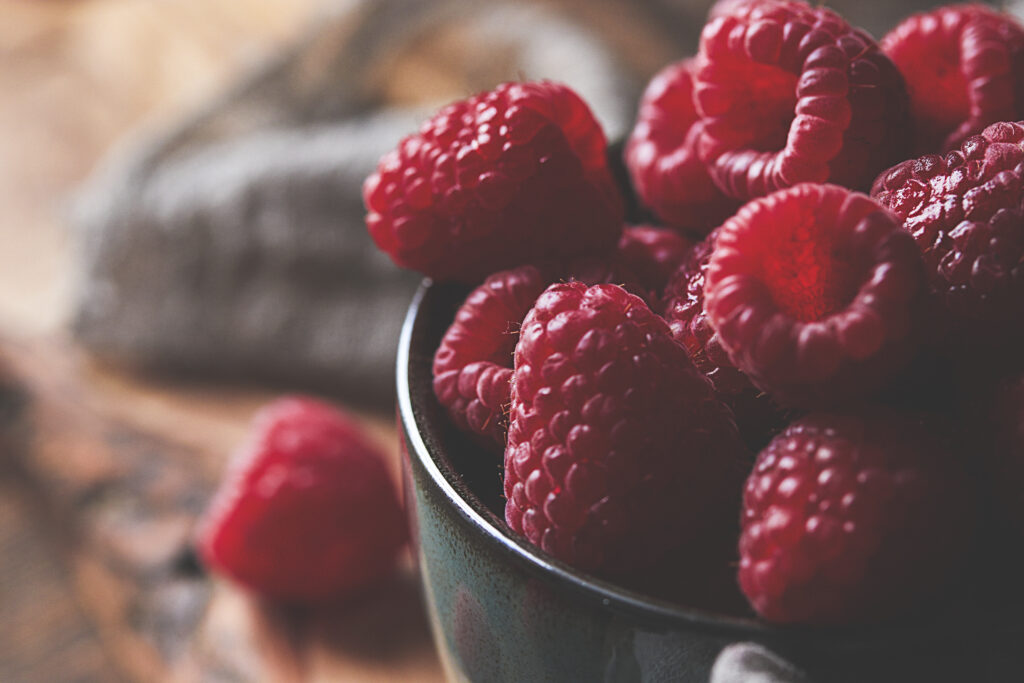 Vibrant Close-Up of Fresh Raspberries - Stunning Wallpaper Background