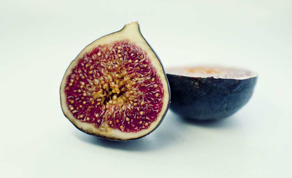 Vibrant Ripe Figs Close-Up: Intricate Seeds Wallpaper Background