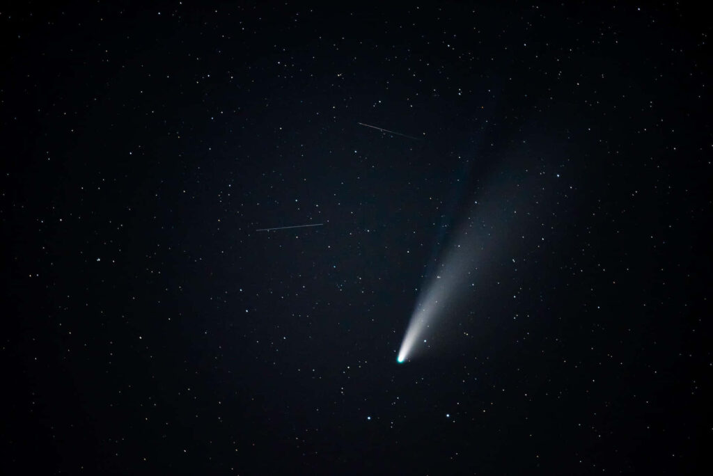 Vibrant Comet Wallpaper: Mesmerizing Celestial Night Sky Background