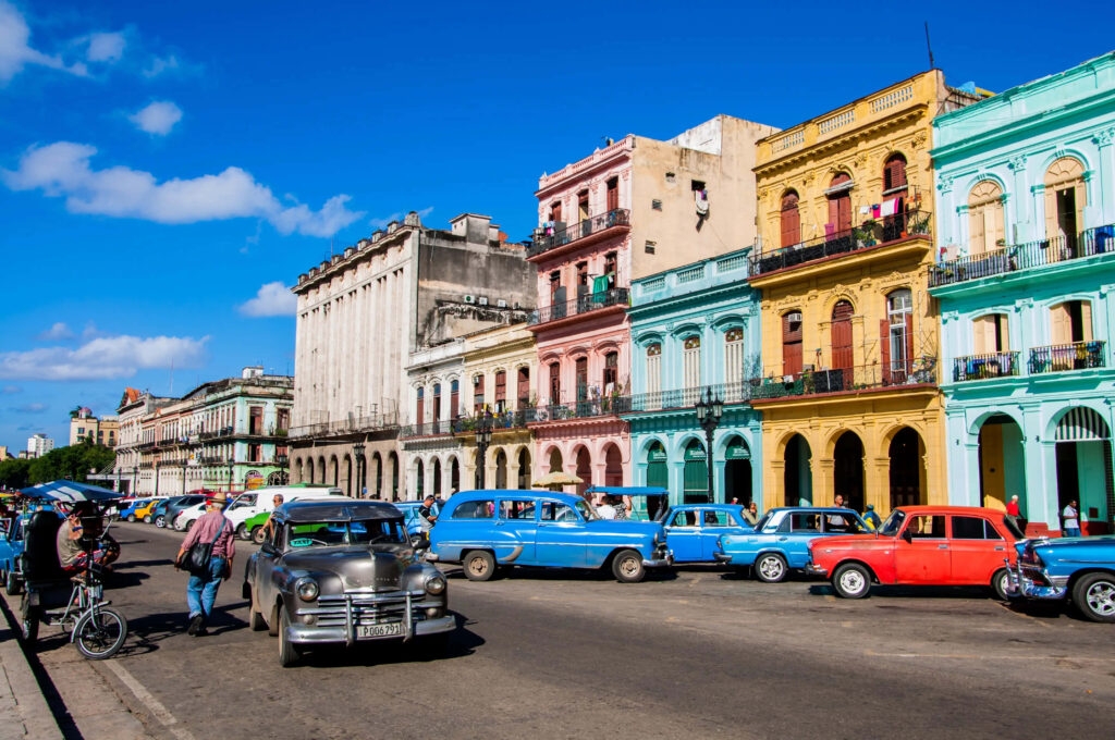 Vibrant Cuba Street Scene: Colorful Colonial Buildings & Classic Cars Wallpaper
