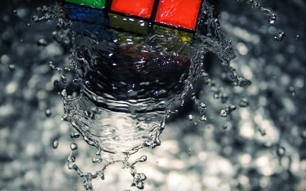 Vibrant Cube Splash: Dynamic Ripples & Droplets Wallpaper Background