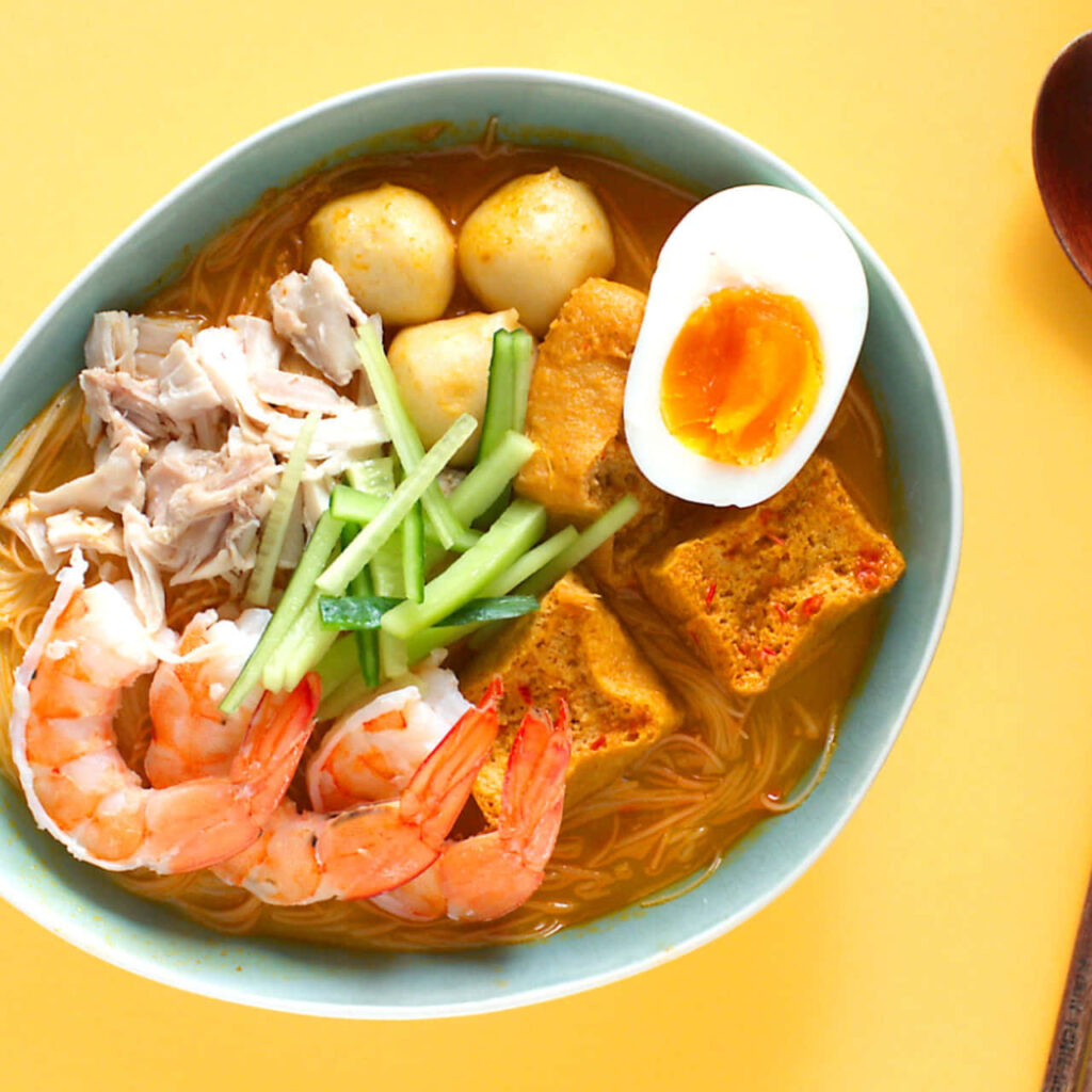 Vibrant Curry Laksa Wallpaper: Prawns, Egg & Fresh Ingredients
