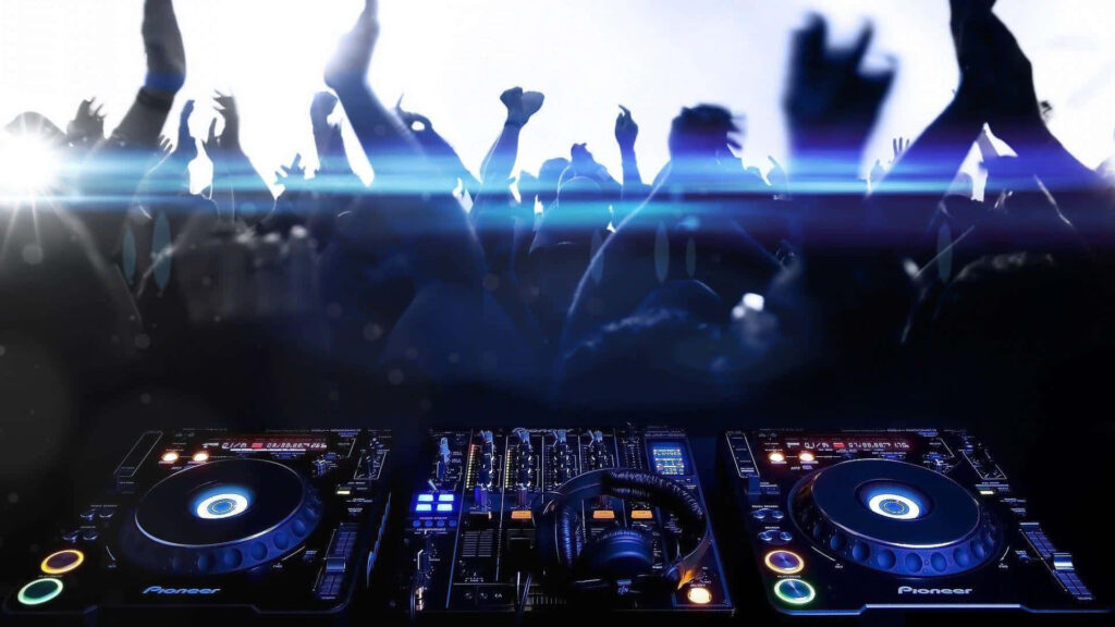 Vibrant DJ Concert Wallpaper: Energetic Crowd & Dynamic Lighting