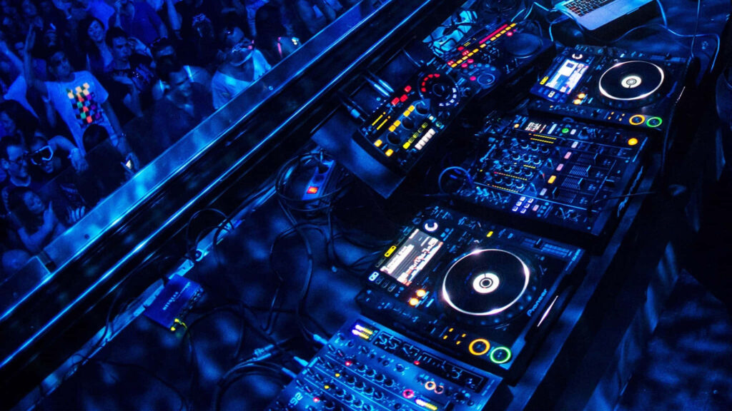 Vibrant DJ Set Wallpaper: Electrifying Night Music Scene