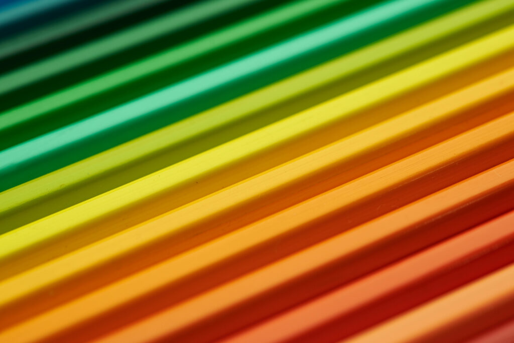 Vibrant macro photo of colored pencils in diagonal gradient from green to red with soft lighting Wallpaper