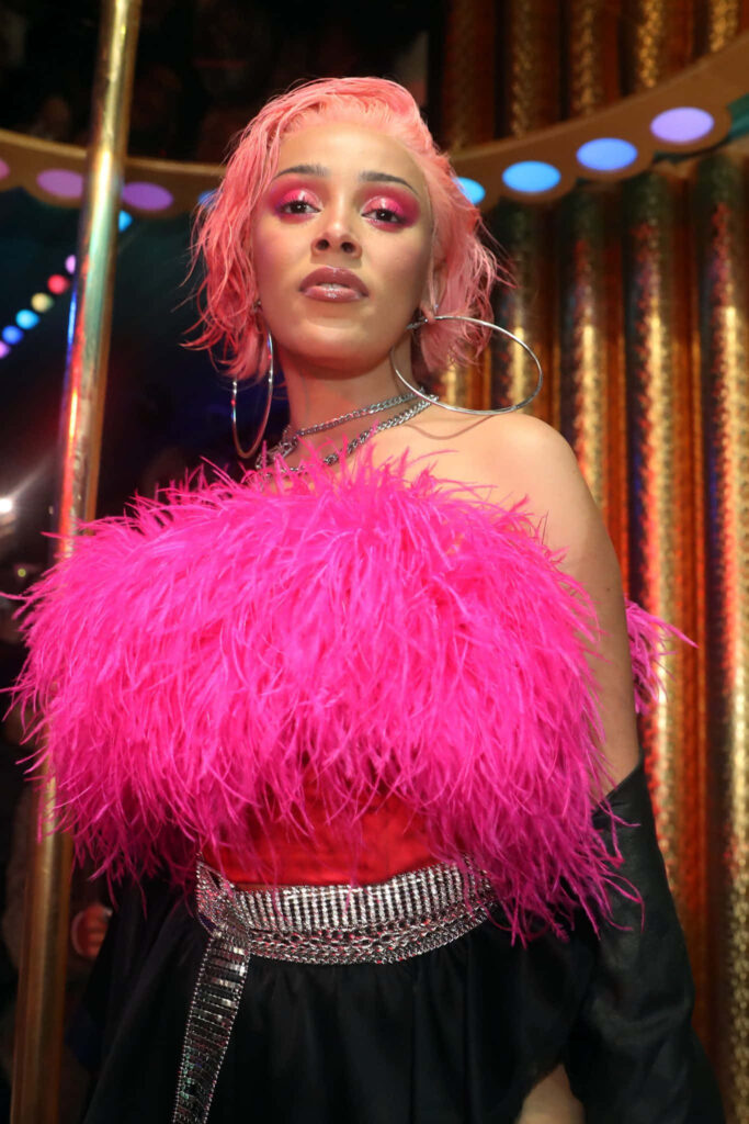 Doja Cat Vibrant Wallpaper: Pink Feathered Dress & Colorful Bar