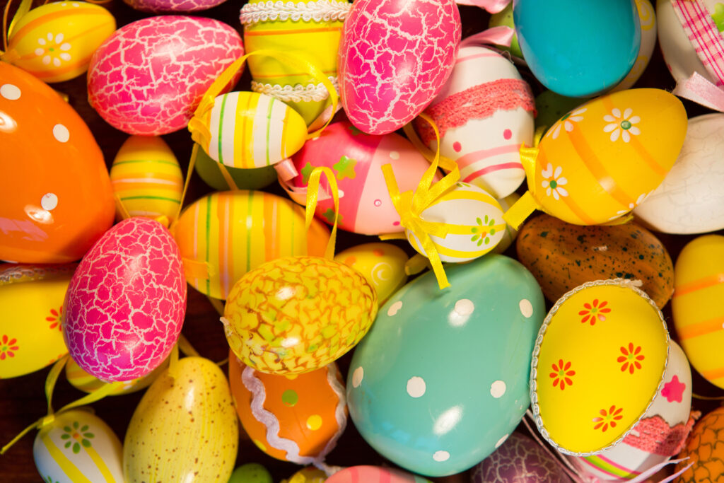 Colorful Easter Egg Wallpaper - Festive Background in HD 5760x3840