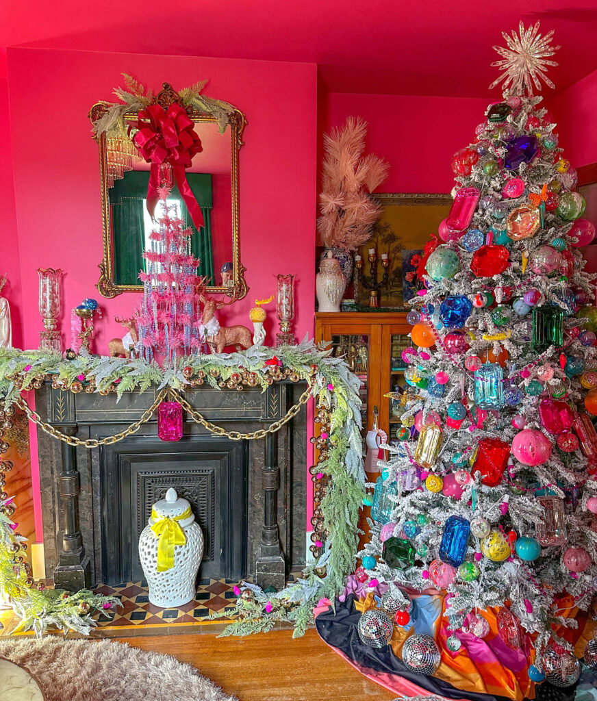 Vibrant Pink Christmas Wallpaper: Retro Charm & Unique Decor