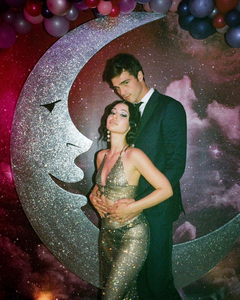 Glamorous Euphoria Wallpaper: Maddy & Nate Under a Cosmic Moon