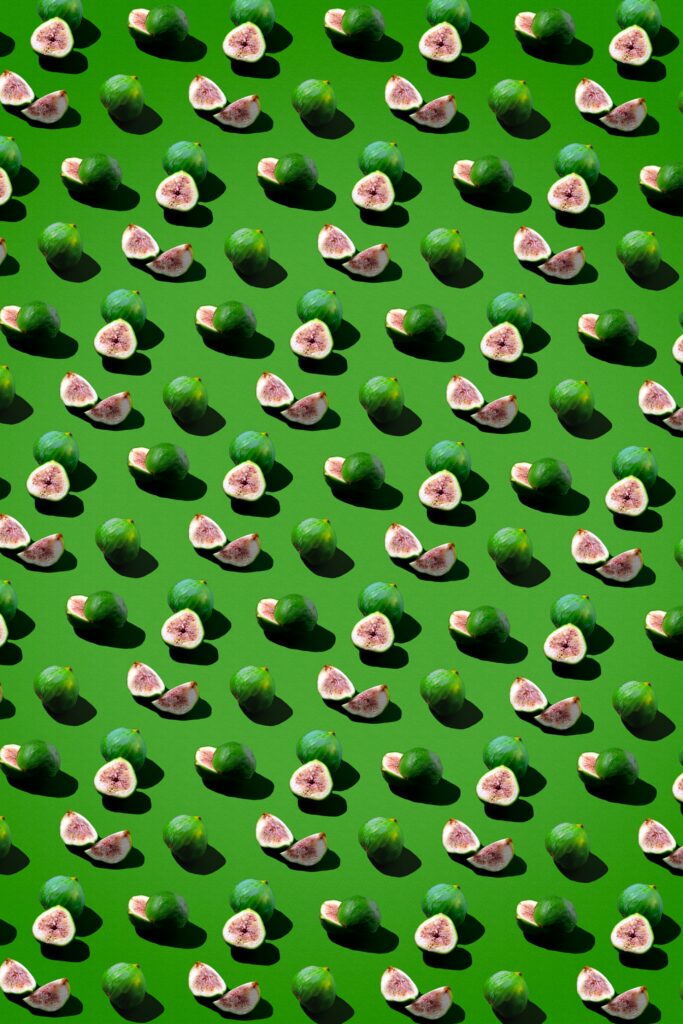 Vibrant Fig Wallpaper: Seamless Pattern on Bright Green Background