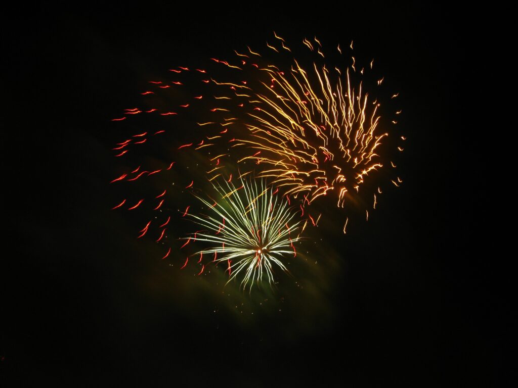 Festive Fireworks Wallpaper: Vibrant Night Sky with Colorful Bursts