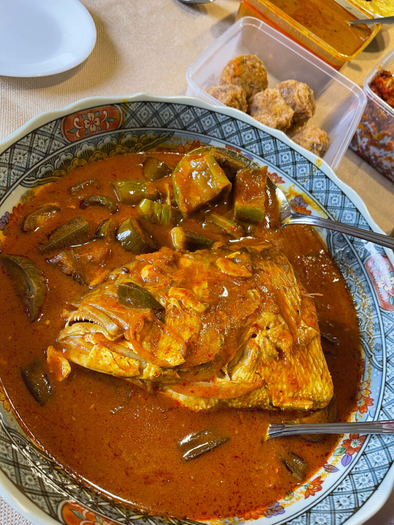 Colorful Fish Head Curry Dish: Vibrant Wallpaper Background