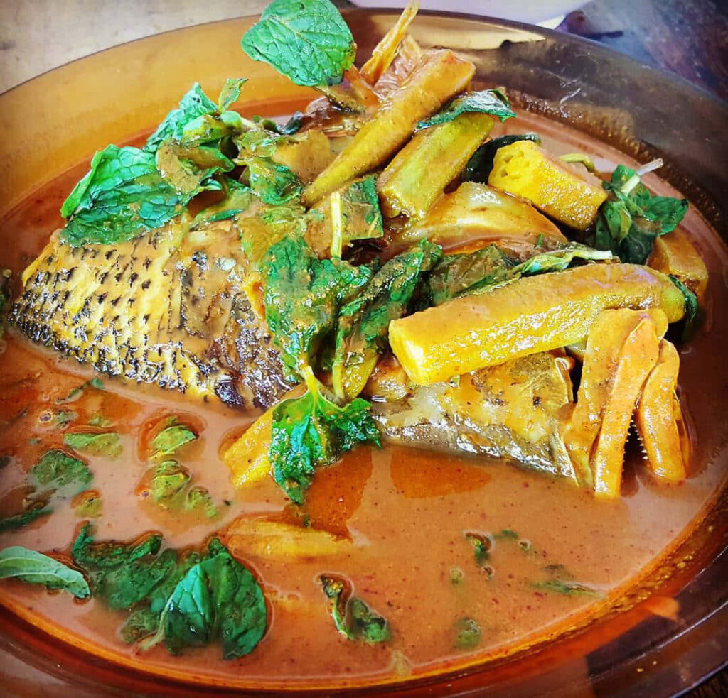 Vibrant Fish Head Curry Wallpaper: Flavorful Culinary Delight