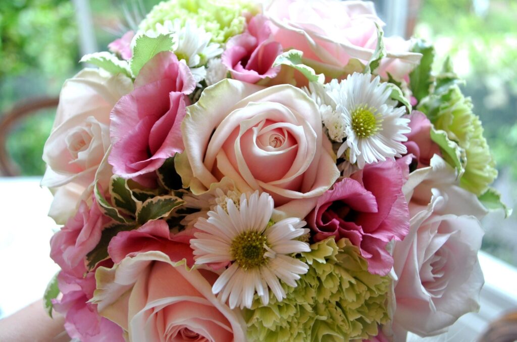 Vibrant Floral Bouquet Wallpaper: Roses, Lisianthus & Chrysanthemums