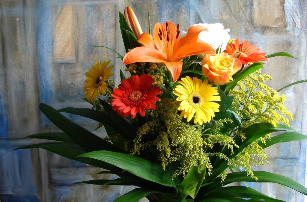 Stunning Floral Wallpaper: Colorful Gerberas, Lilies & Roses