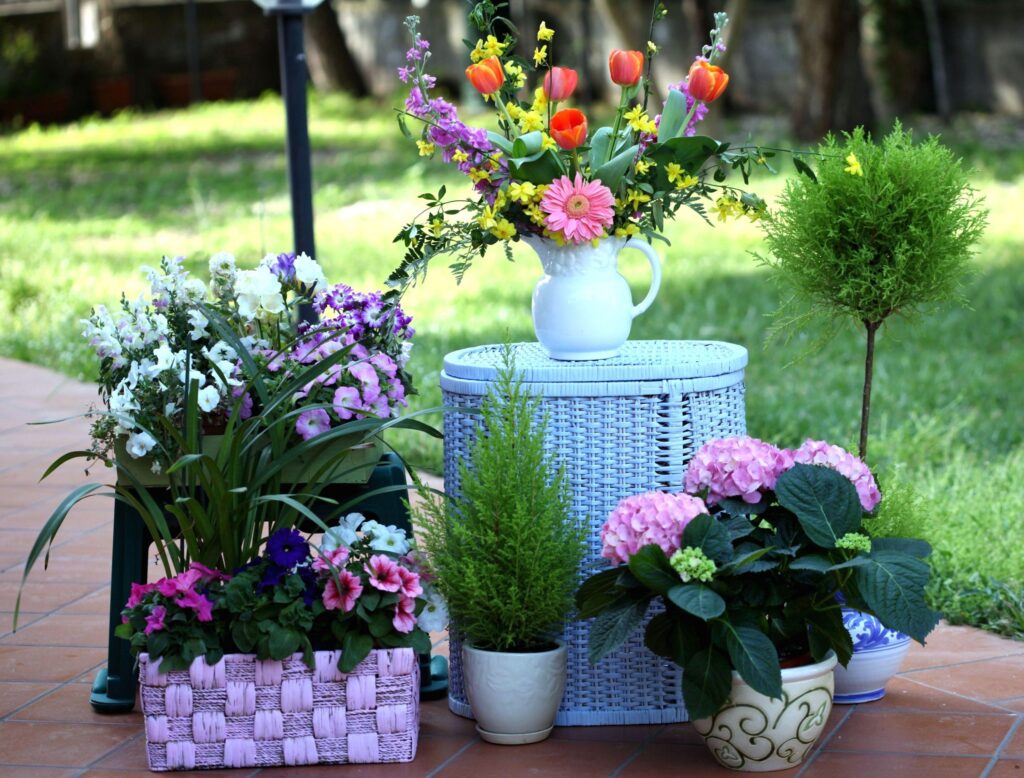 Charming Floral Wallpaper: Vibrant Baskets of Hydrangeas & Tulips