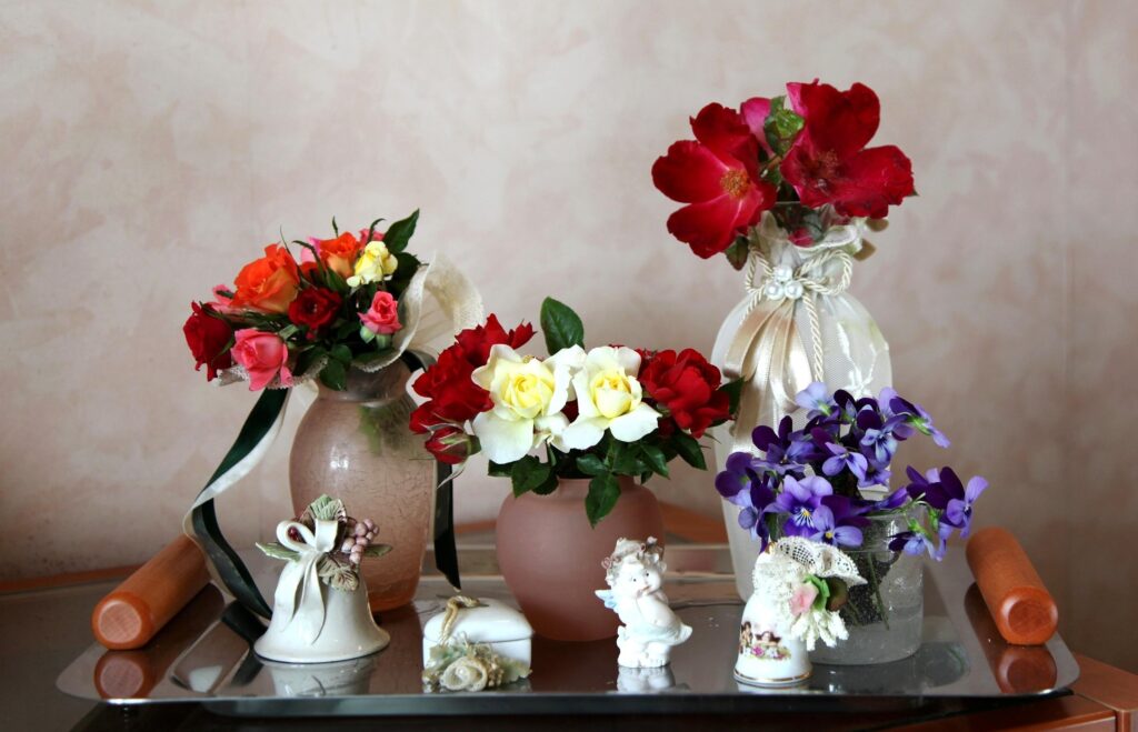 Vibrant Floral Wallpaper: Roses, Violets & Porcelain Arrangements