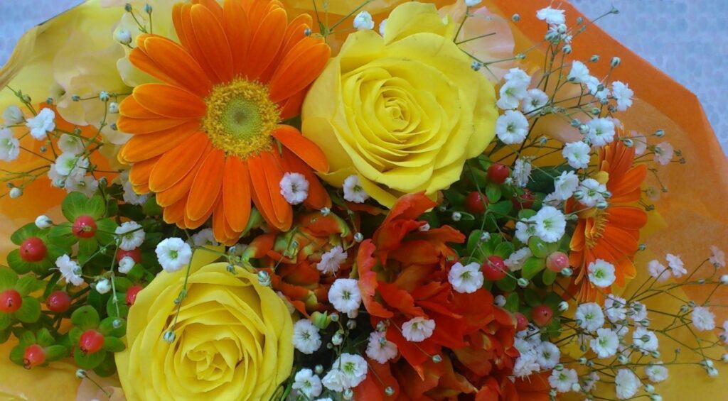 Vibrant Floral Wallpaper: Yellow Roses & Orange Gerbera Daisy Bouquet