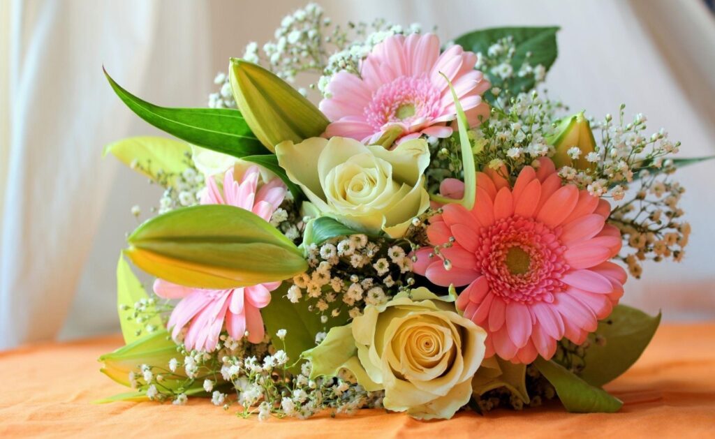 Vibrant Floral Bouquet Wallpaper: Pink Gerberas & Cream Roses