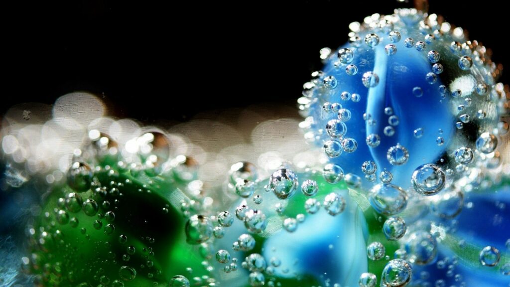 Vibrant Flower Shapes Wallpaper with Refreshing Water Droplets