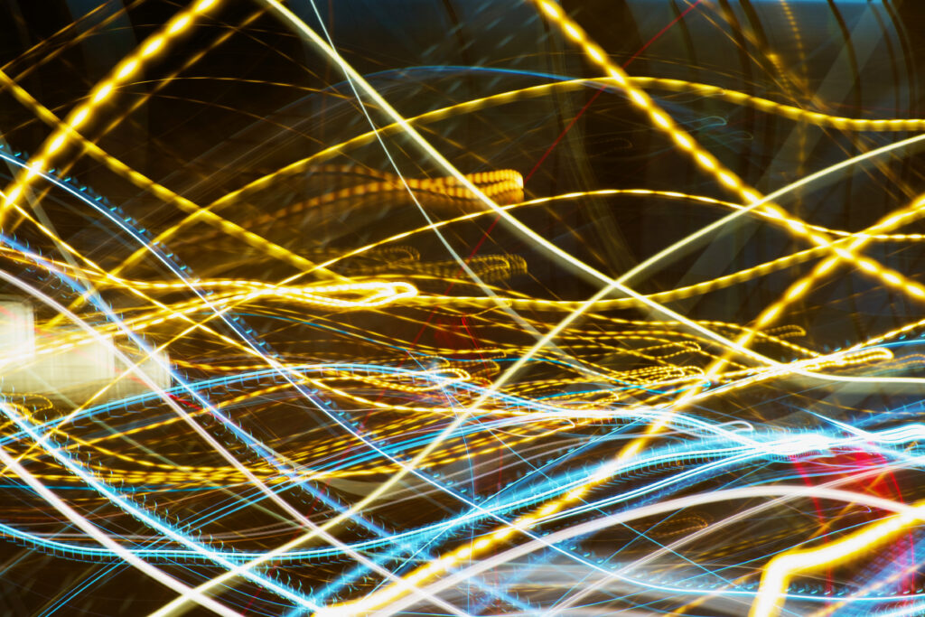 Vibrant Abstract Freezelight Wallpaper: Glowing Lines on Dark Backdrop