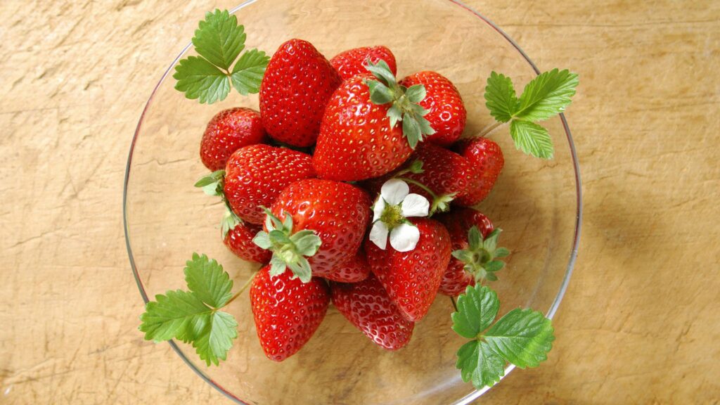 Fresh Strawberries on Rustic Wood: Vibrant Wallpaper Background