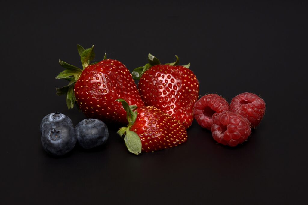 Vibrant Berry Wallpaper: Fresh Strawberries, Blueberries & Raspberries