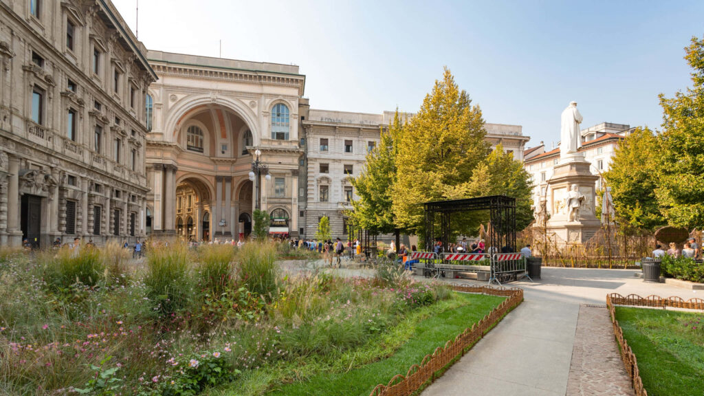 Vibrant Garden with La Scala Opera: Lush Flowers & Classic Architecture Wallpaper