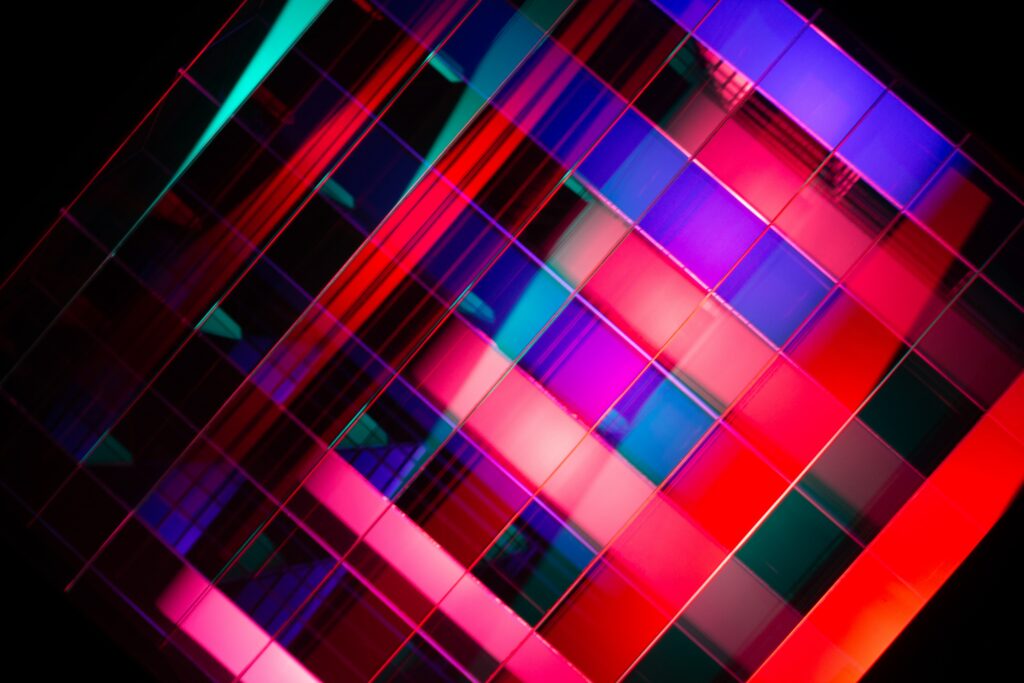 Vibrant Geometric Wallpaper: Striking Colors & Dynamic Design