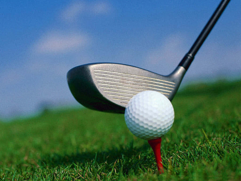 Vibrant Golf Club Close-Up on Red Tee: Perfect Day Wallpaper