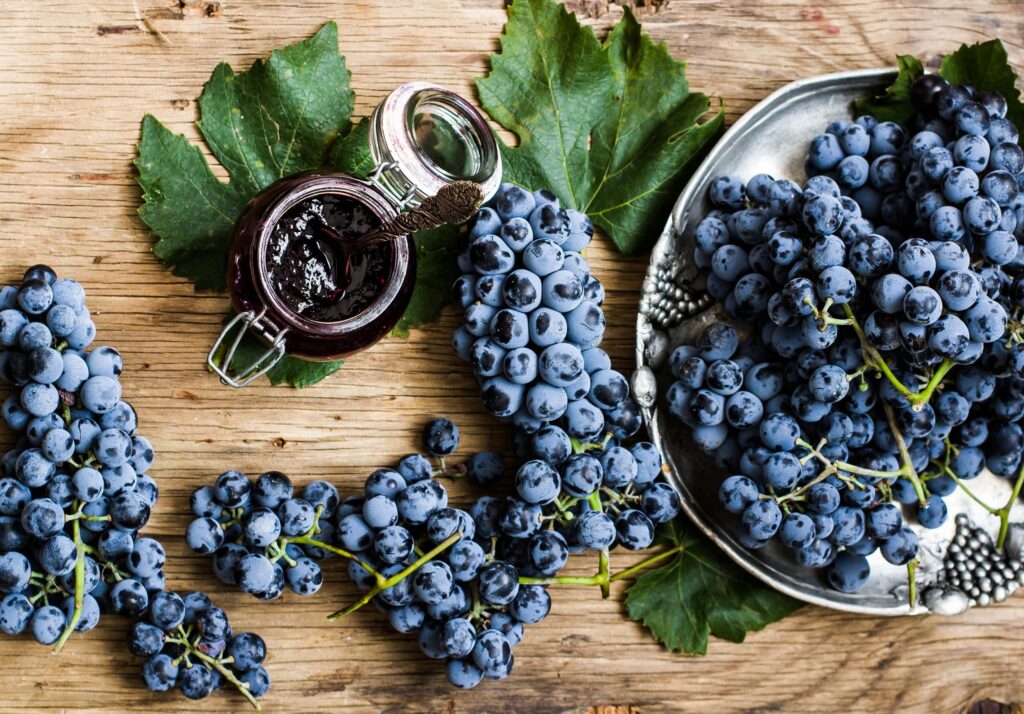 Vibrant Grape Wallpaper: Fresh Grapes & Homemade Jam Delight
