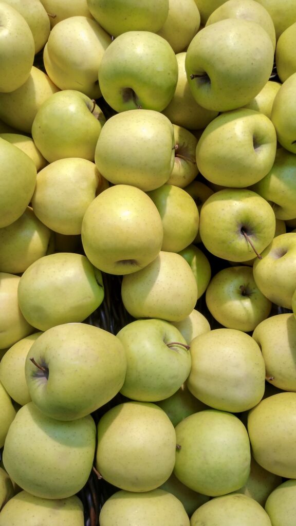 Fresh Green Apples Wallpaper: Smooth Texture & Natural Harvest Vibe
