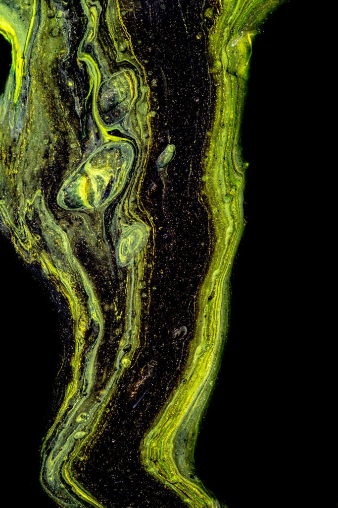Vibrant Green & Black Liquid Abstract Wallpaper - 2733x4100 Background