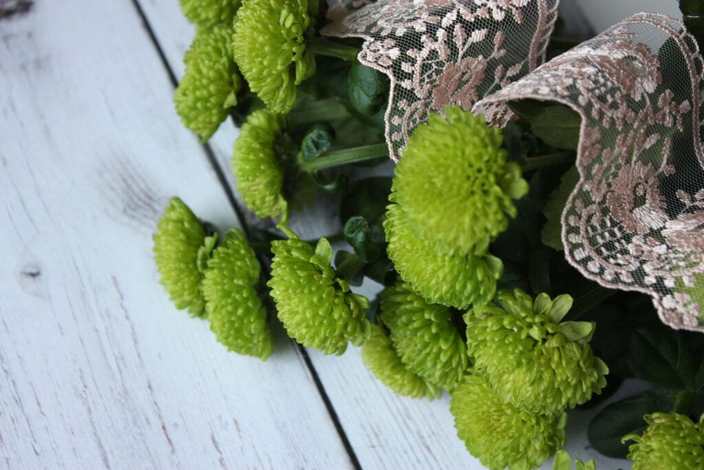 Vibrant Green Flowers on Wood: Nature's Beauty with Lace Touch Wallpaper