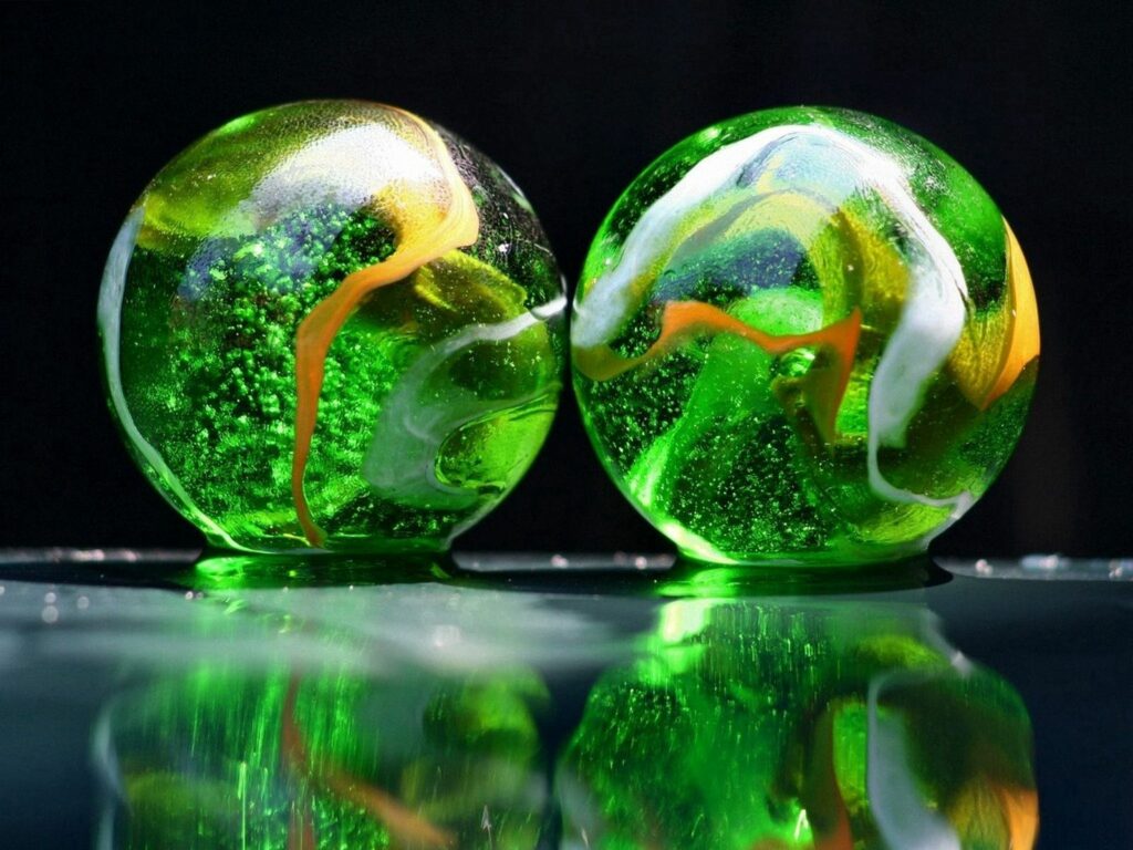 Vibrant Green Marble Wallpaper: Intricate Designs & Glossy Reflection