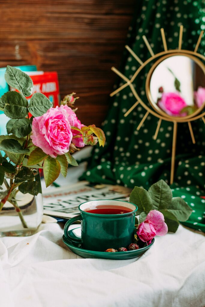 Vibrant Still Life Wallpaper: Green Tea Cup & Pink Roses