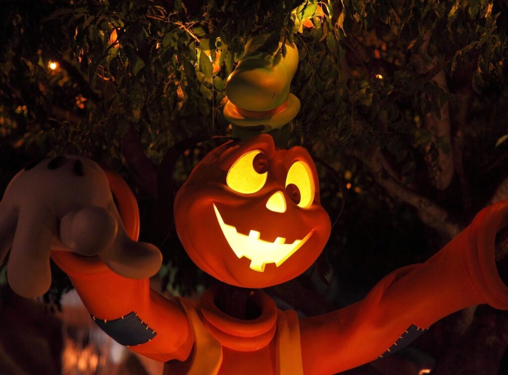 Vibrant Halloween Pumpkin Wallpaper - Spooky & Playful Design