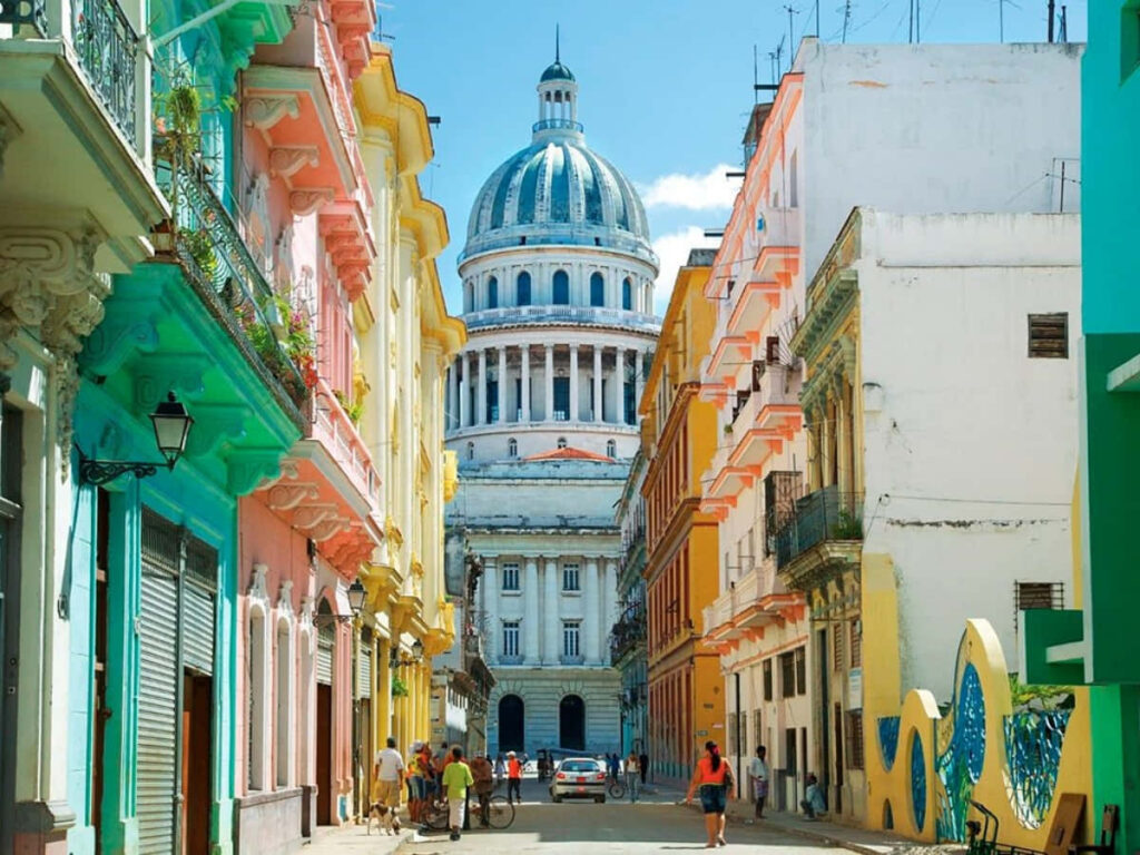 Vibrant Havana Street Wallpaper: Colorful Buildings & Iconic Capitolio