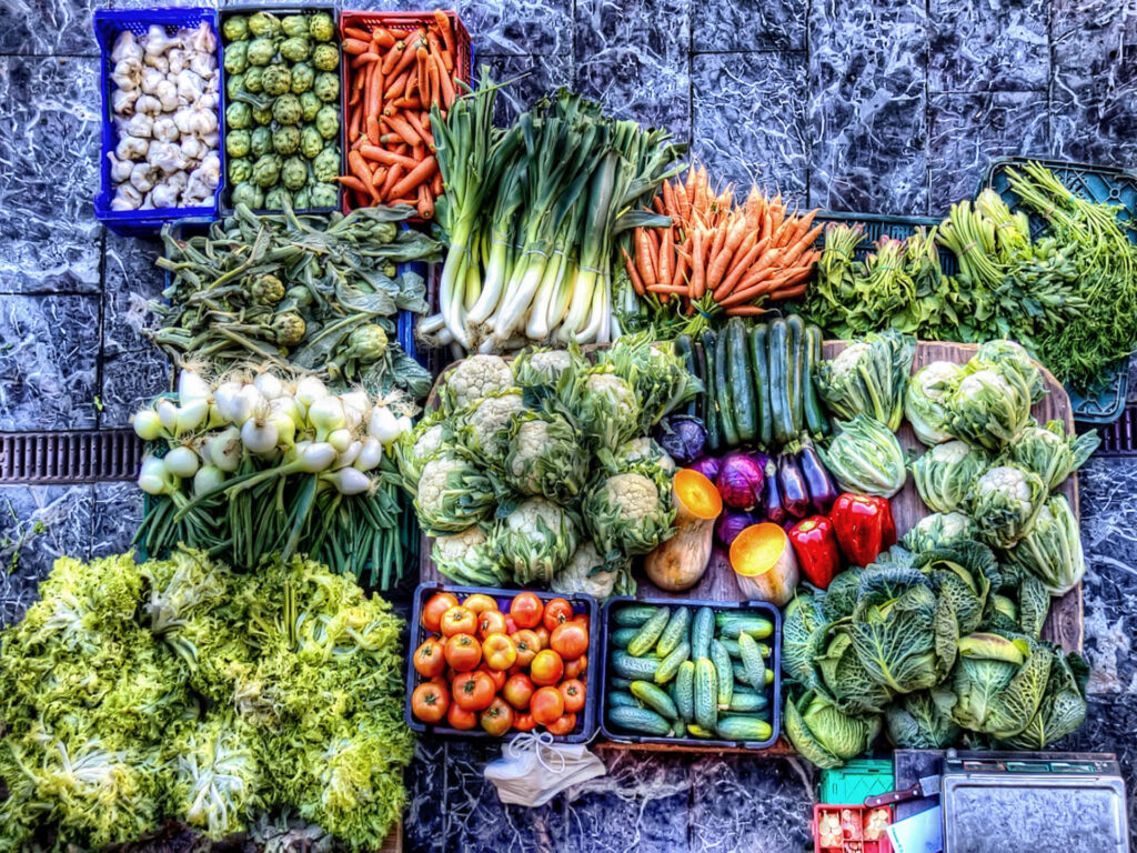 Colorful HD Wallpaper of Fresh Vegetables: Carrots, Peppers & More