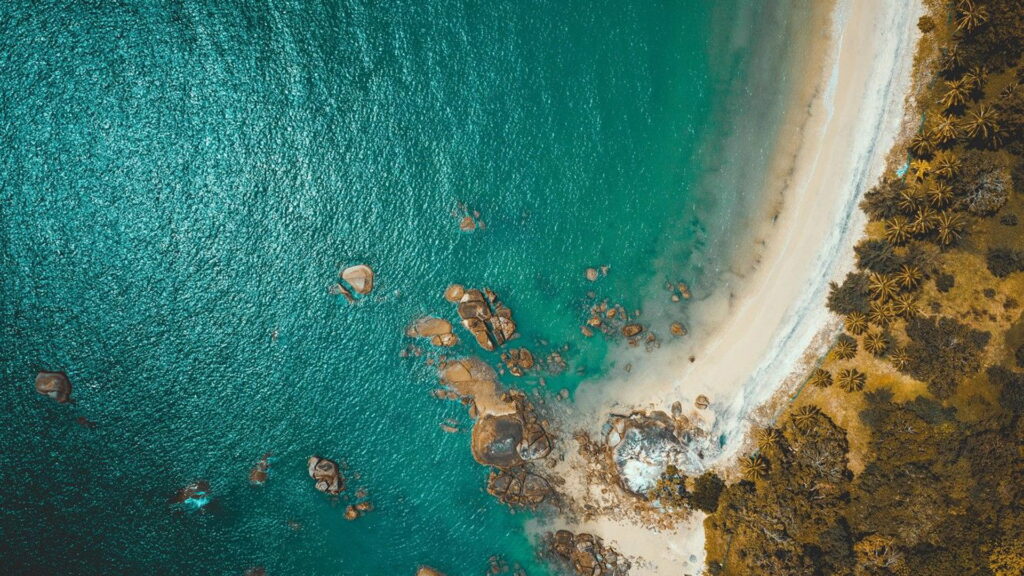 Oceanic Majesty: Captivating Aerial Vista Unfolds in HD Wallpaper