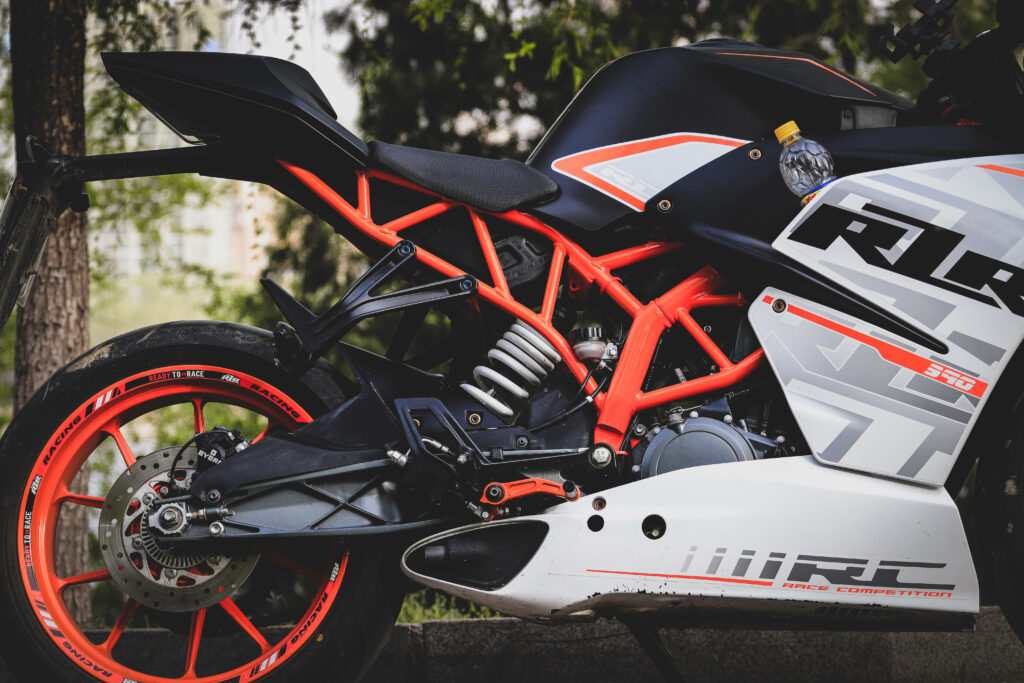 KTM RC 390 2016 Wallpaper: Sleek Design & Vibrant Orange Frame