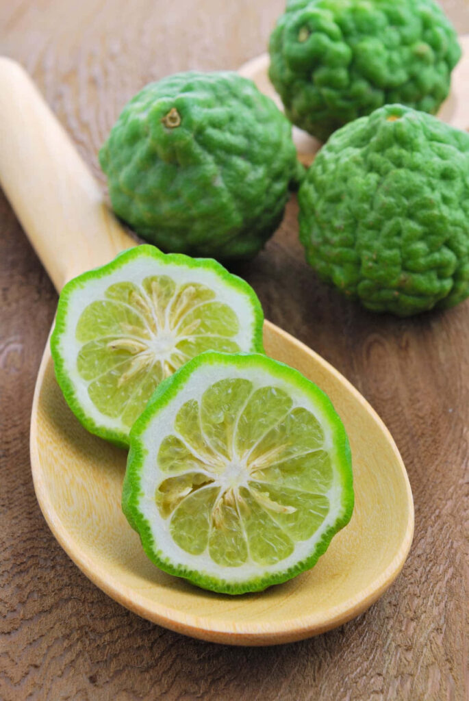 Vibrant Kaffir Lime Wallpaper: Close-Up on Texture & Color