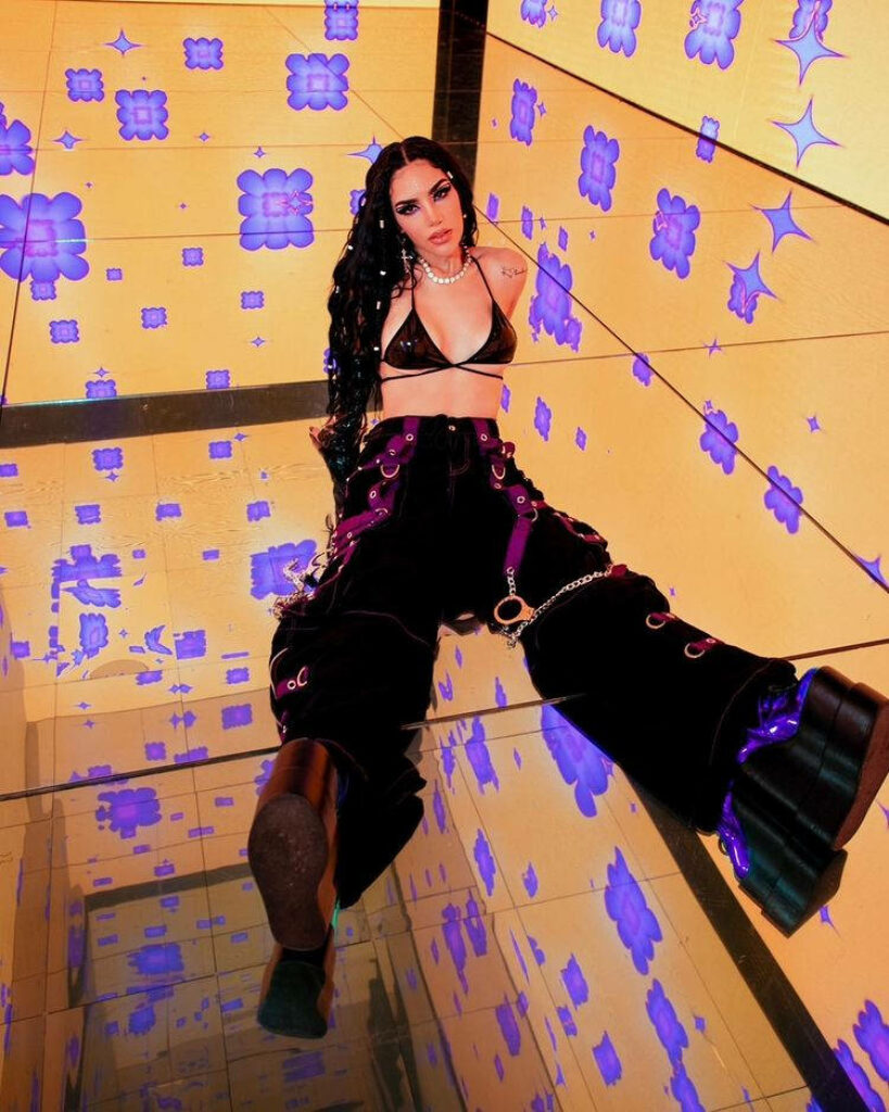 Vibrant Wallpaper of Kimberly Loaiza: Bold Outfit & LED Floral Art