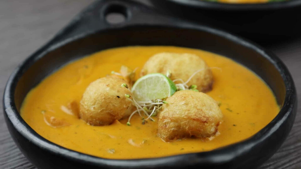 Vibrant Kofta Yellow Curry Wallpaper with Lemon and Sprouts
