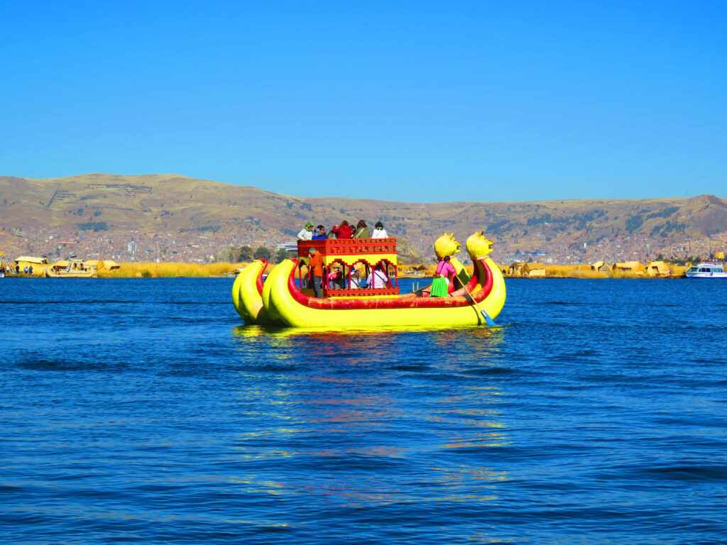 Vibrant Lake Titicaca Wallpaper: Traditional Reed Boat & Scenic Views